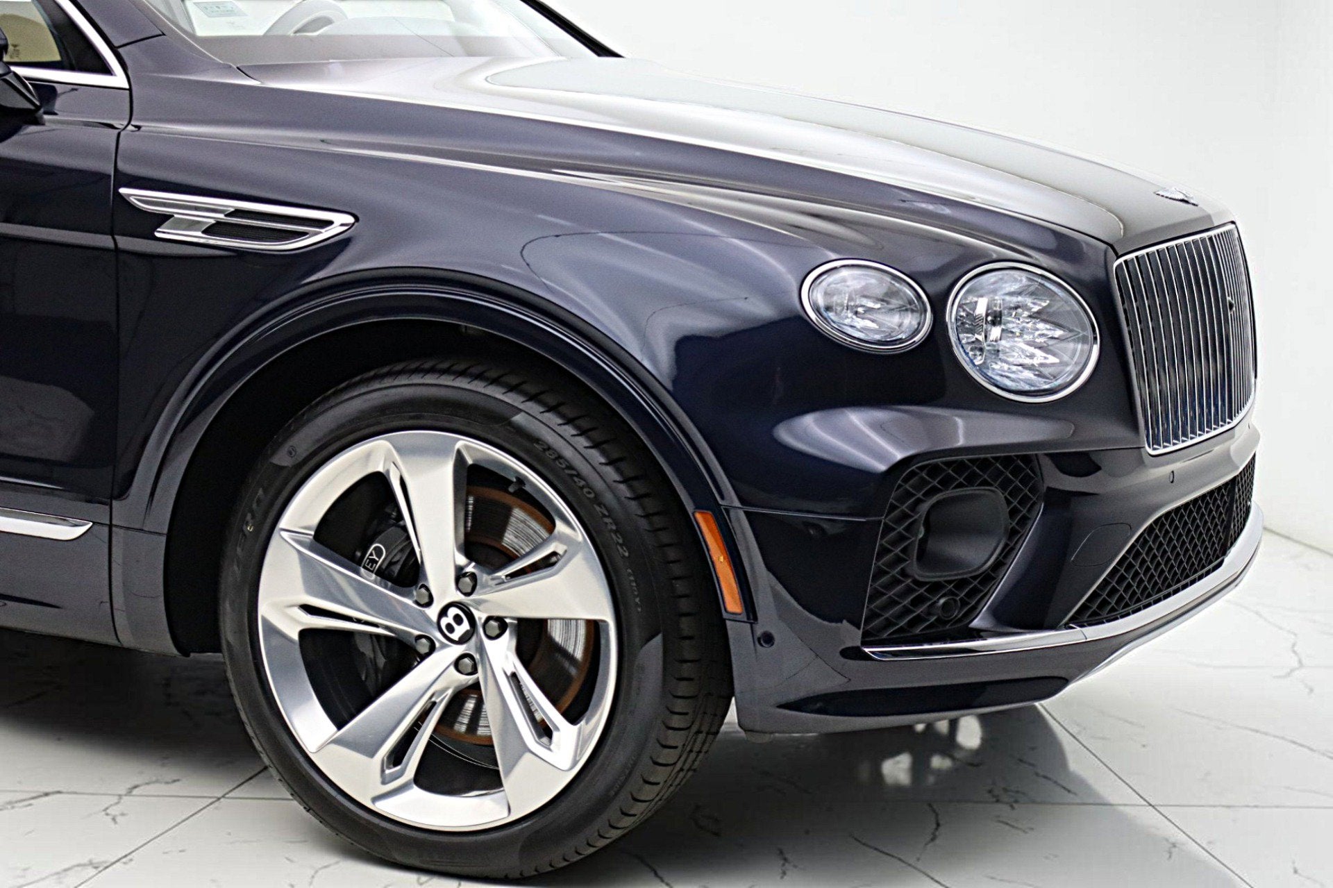 2023 Bentley Bentayga EWB V8