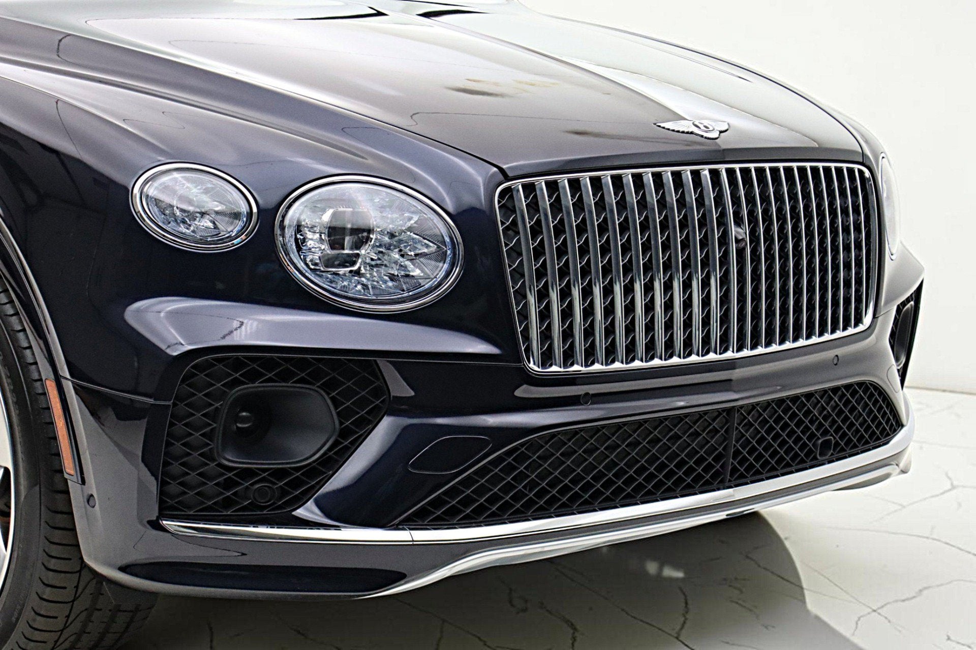 2023 Bentley Bentayga EWB V8