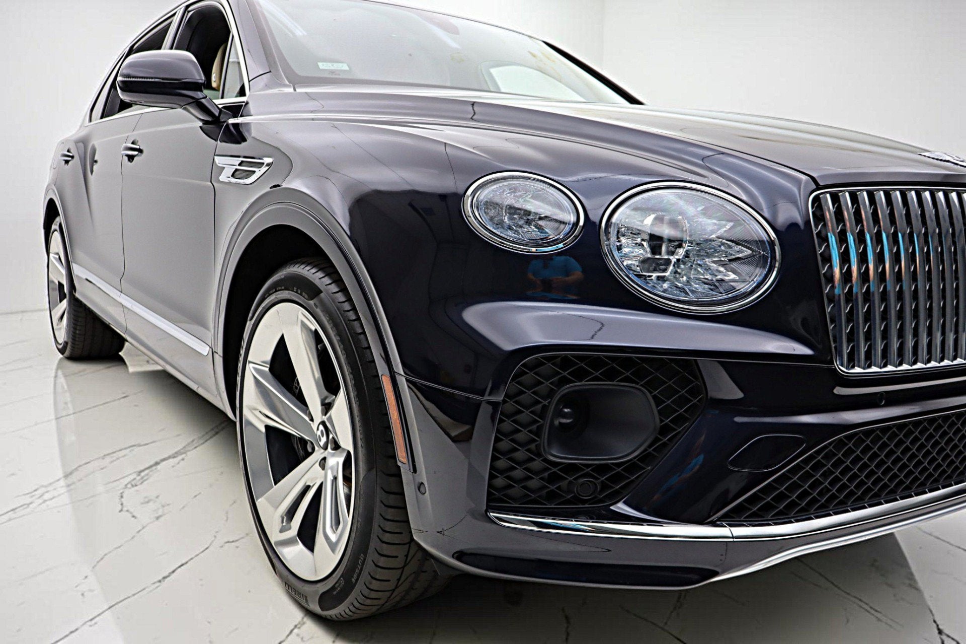 2023 Bentley Bentayga EWB V8