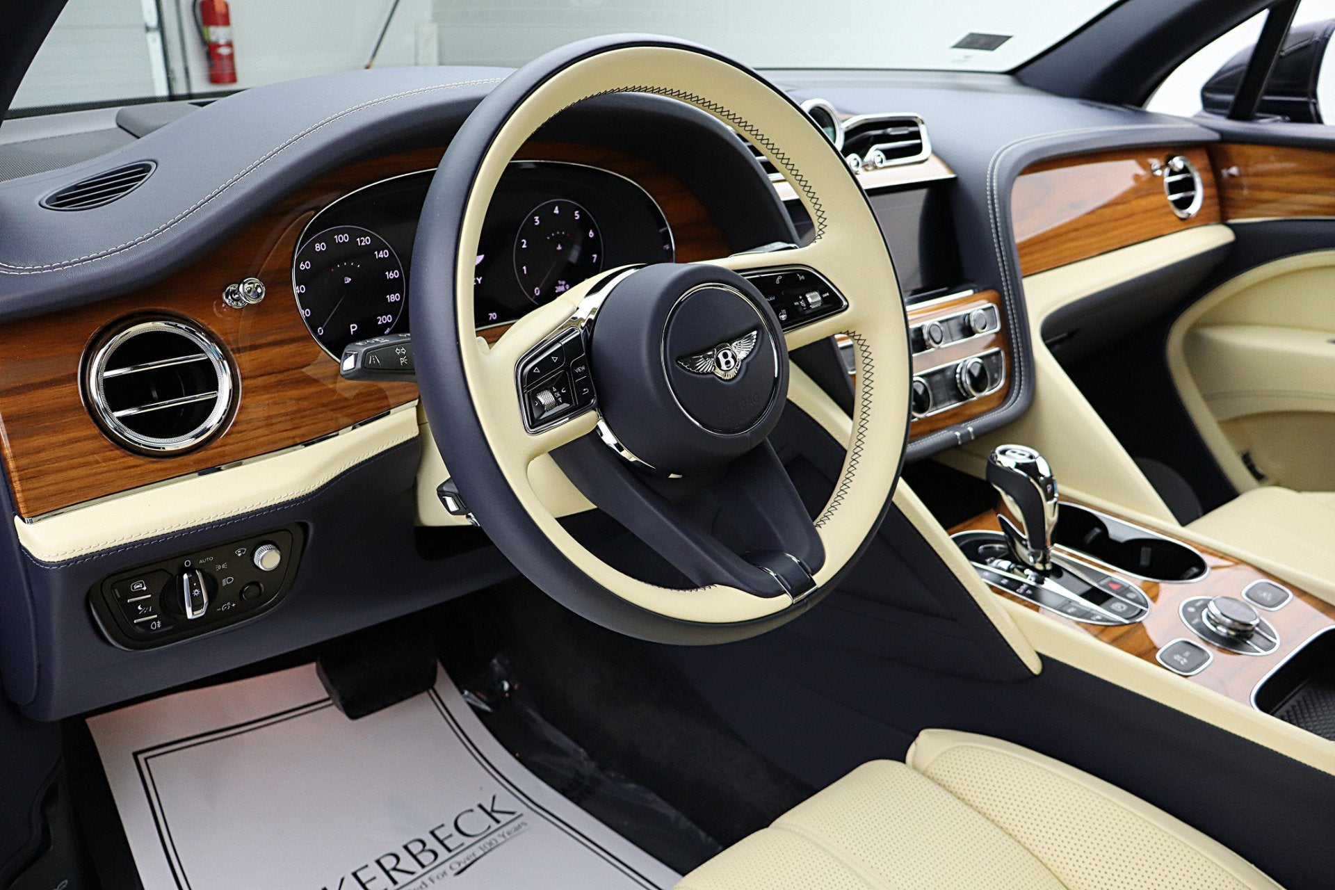 2023 Bentley Bentayga EWB V8