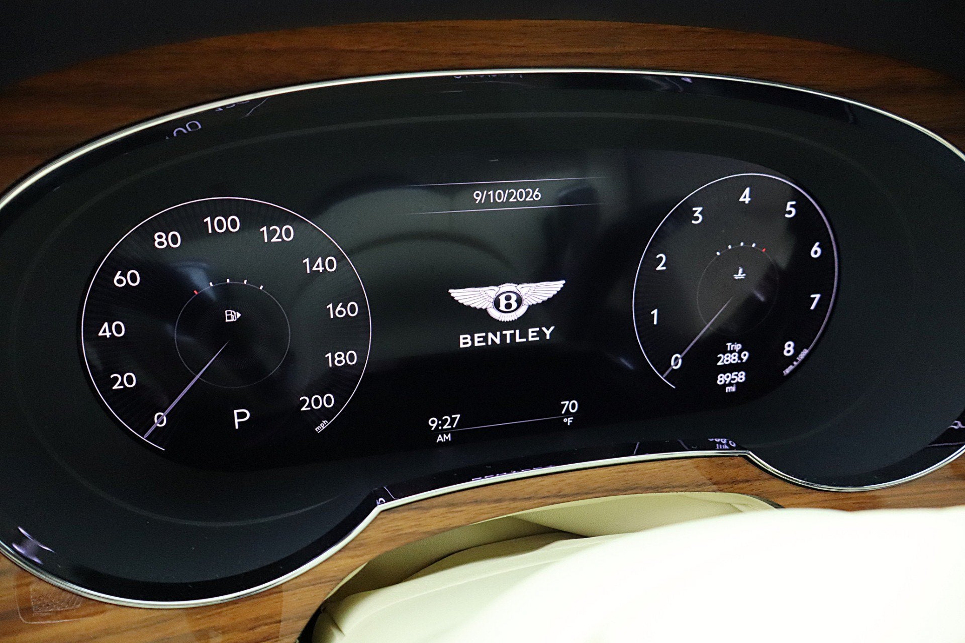2023 Bentley Bentayga EWB V8