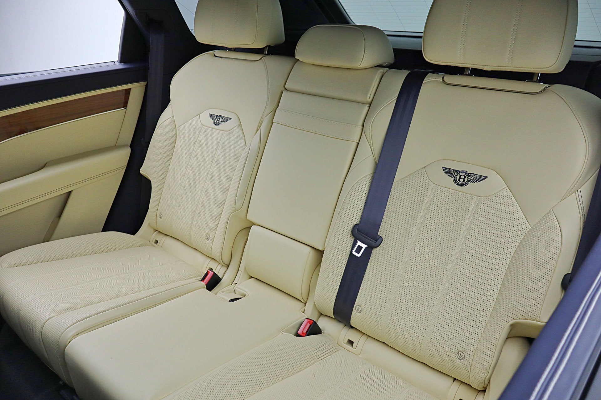2023 Bentley Bentayga EWB V8