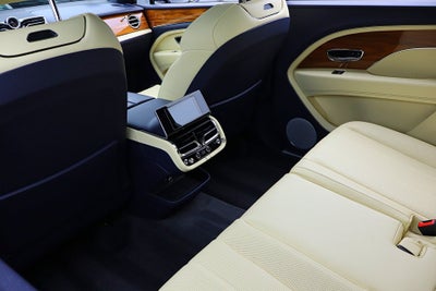 2023 Bentley Bentayga EWB V8