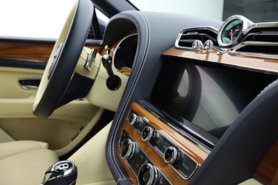 2023 Bentley Bentayga EWB V8