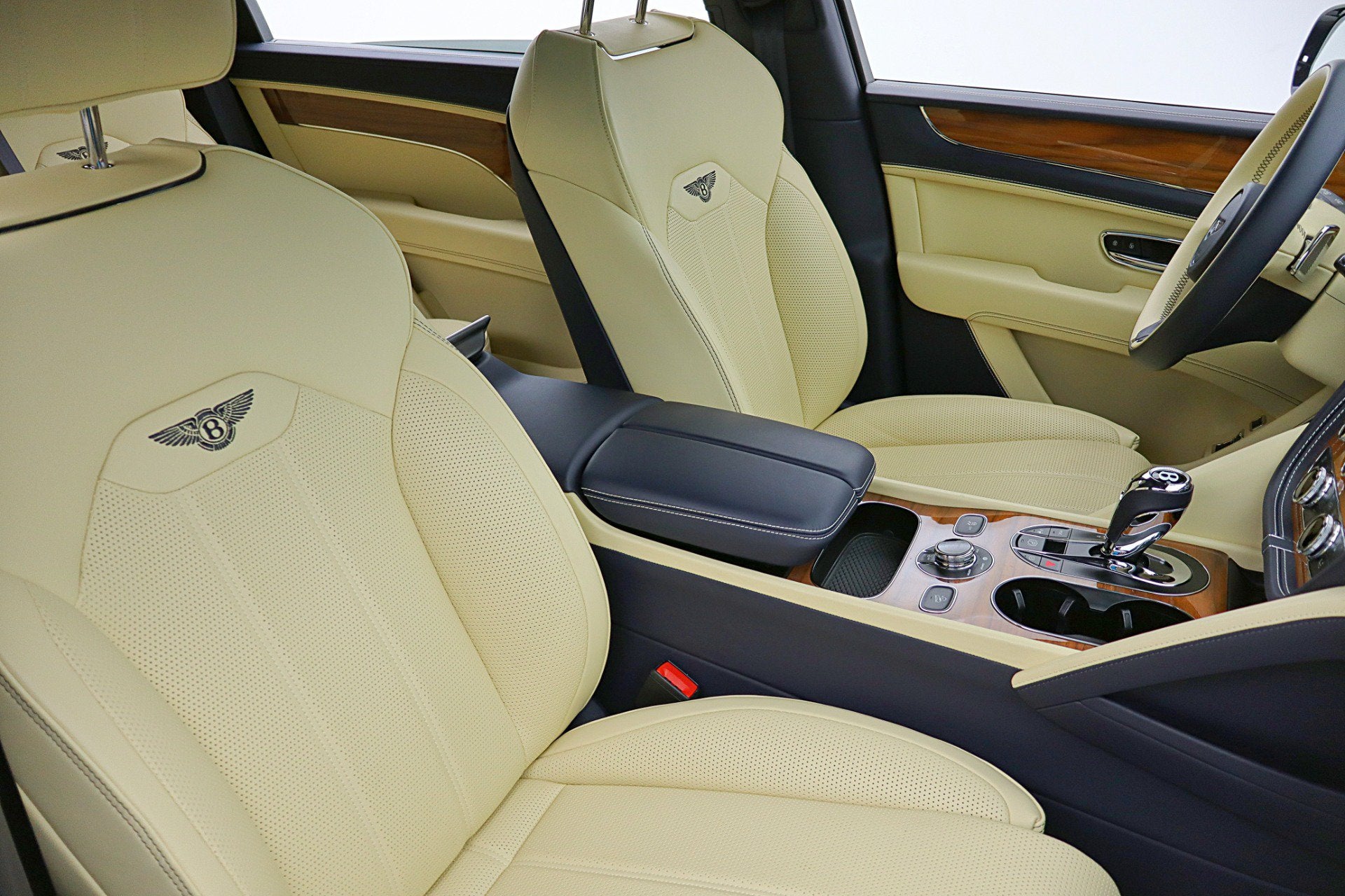 2023 Bentley Bentayga EWB V8