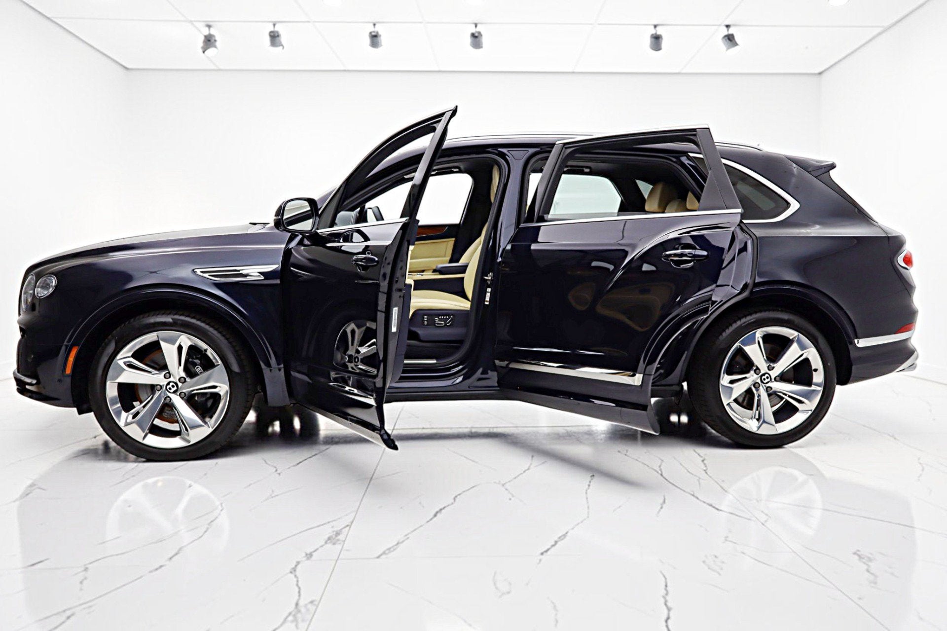 2023 Bentley Bentayga EWB V8