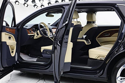 2023 Bentley Bentayga EWB V8