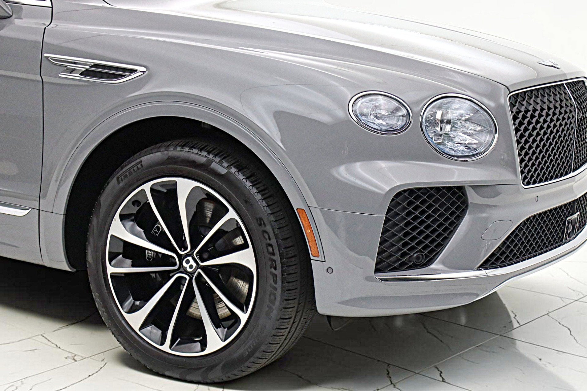 2024 Bentley Bentayga EWB V8/LEASE OPTIONS AVAILABLE