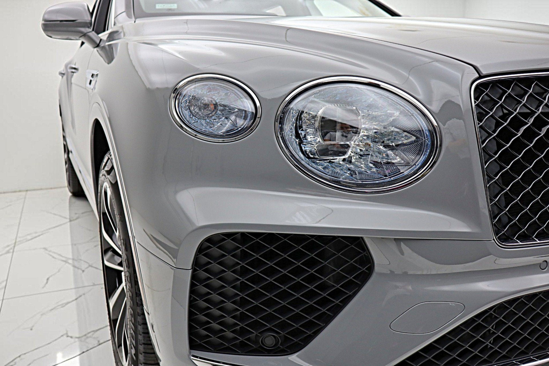 2024 Bentley Bentayga EWB V8/LEASE OPTIONS AVAILABLE