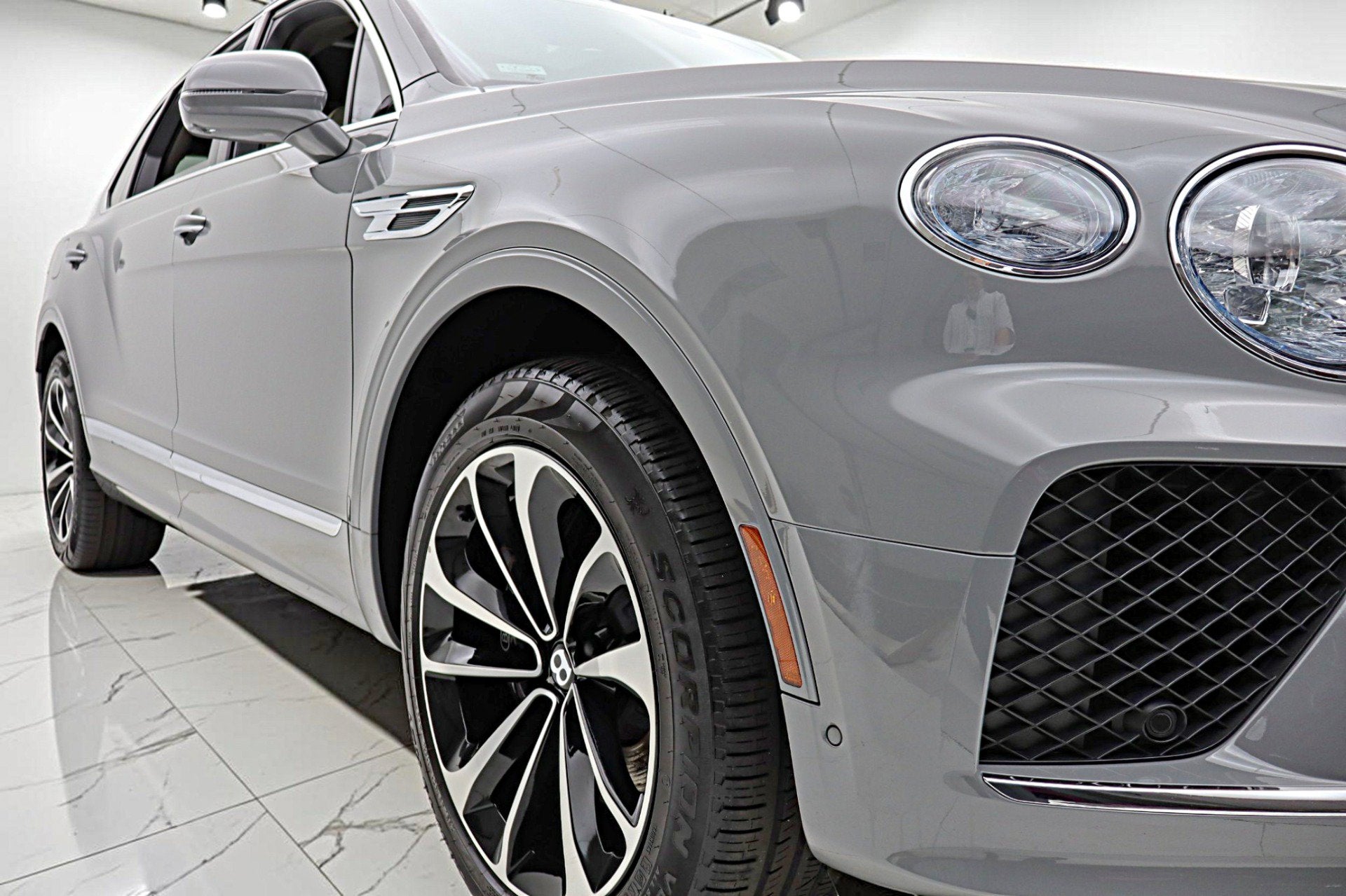 2024 Bentley Bentayga EWB V8/LEASE OPTIONS AVAILABLE