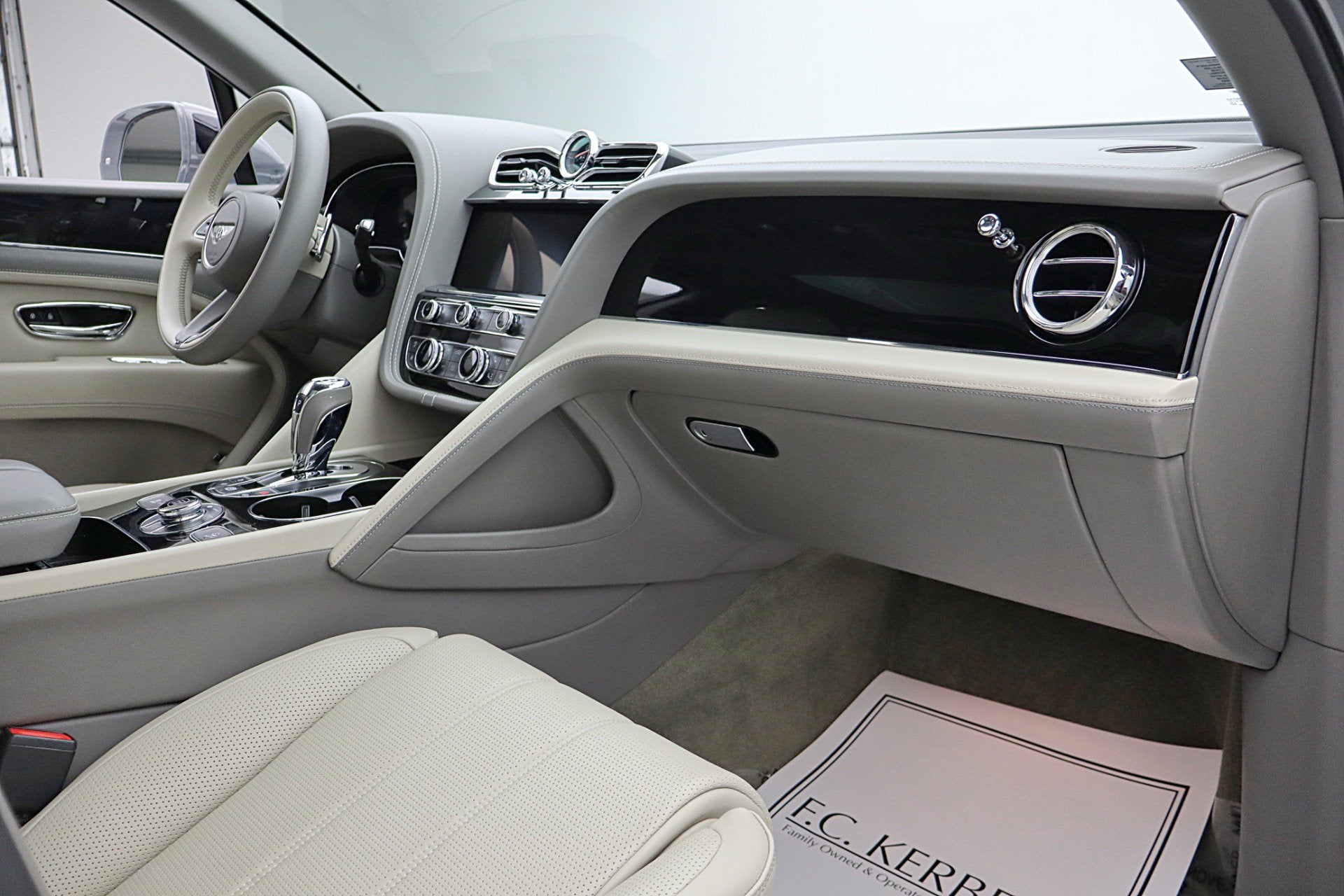 2024 Bentley Bentayga EWB V8/LEASE OPTIONS AVAILABLE