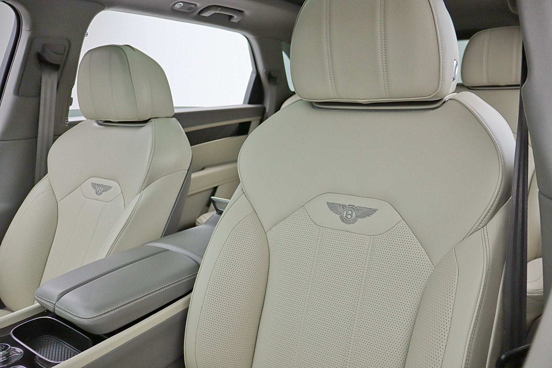 2024 Bentley Bentayga EWB V8/LEASE OPTIONS AVAILABLE