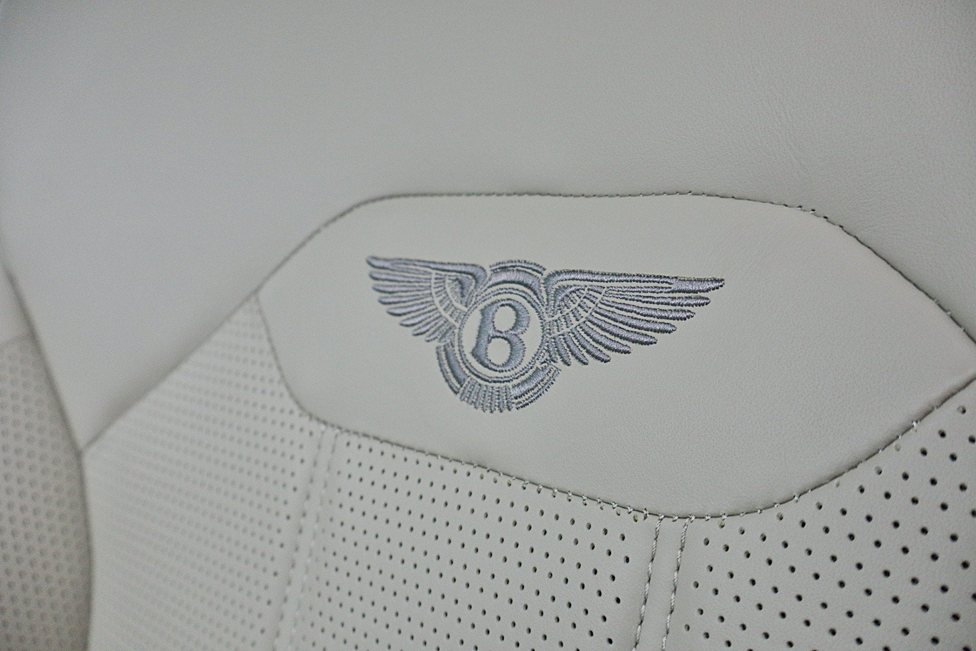 2024 Bentley Bentayga EWB V8/LEASE OPTIONS AVAILABLE