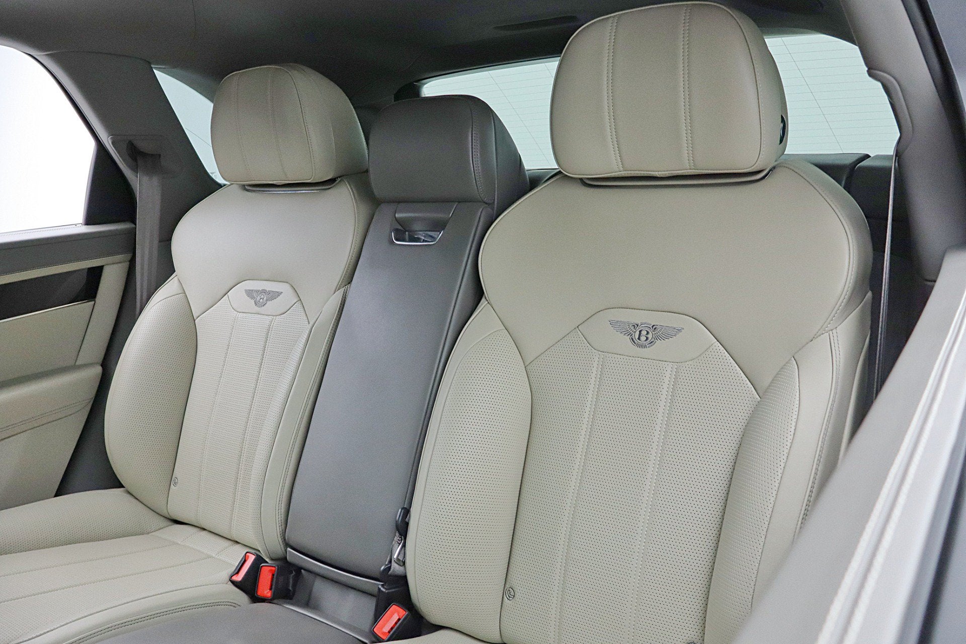 2024 Bentley Bentayga EWB V8/LEASE OPTIONS AVAILABLE