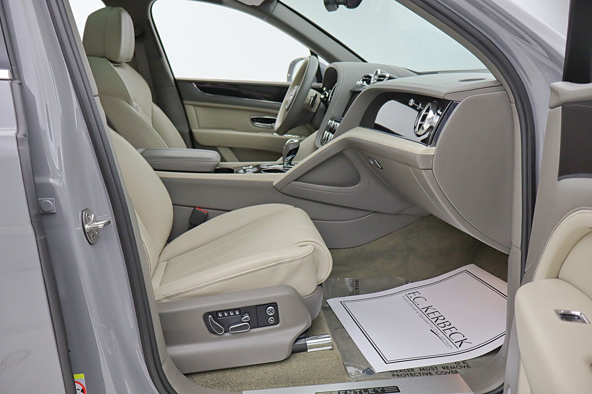 2024 Bentley Bentayga EWB V8/LEASE OPTIONS AVAILABLE