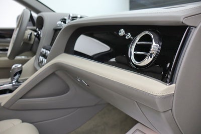 2024 Bentley Bentayga EWB V8/LEASE OPTIONS AVAILABLE