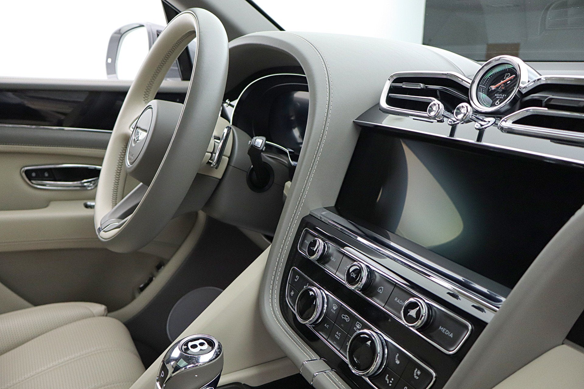 2024 Bentley Bentayga EWB V8/LEASE OPTIONS AVAILABLE
