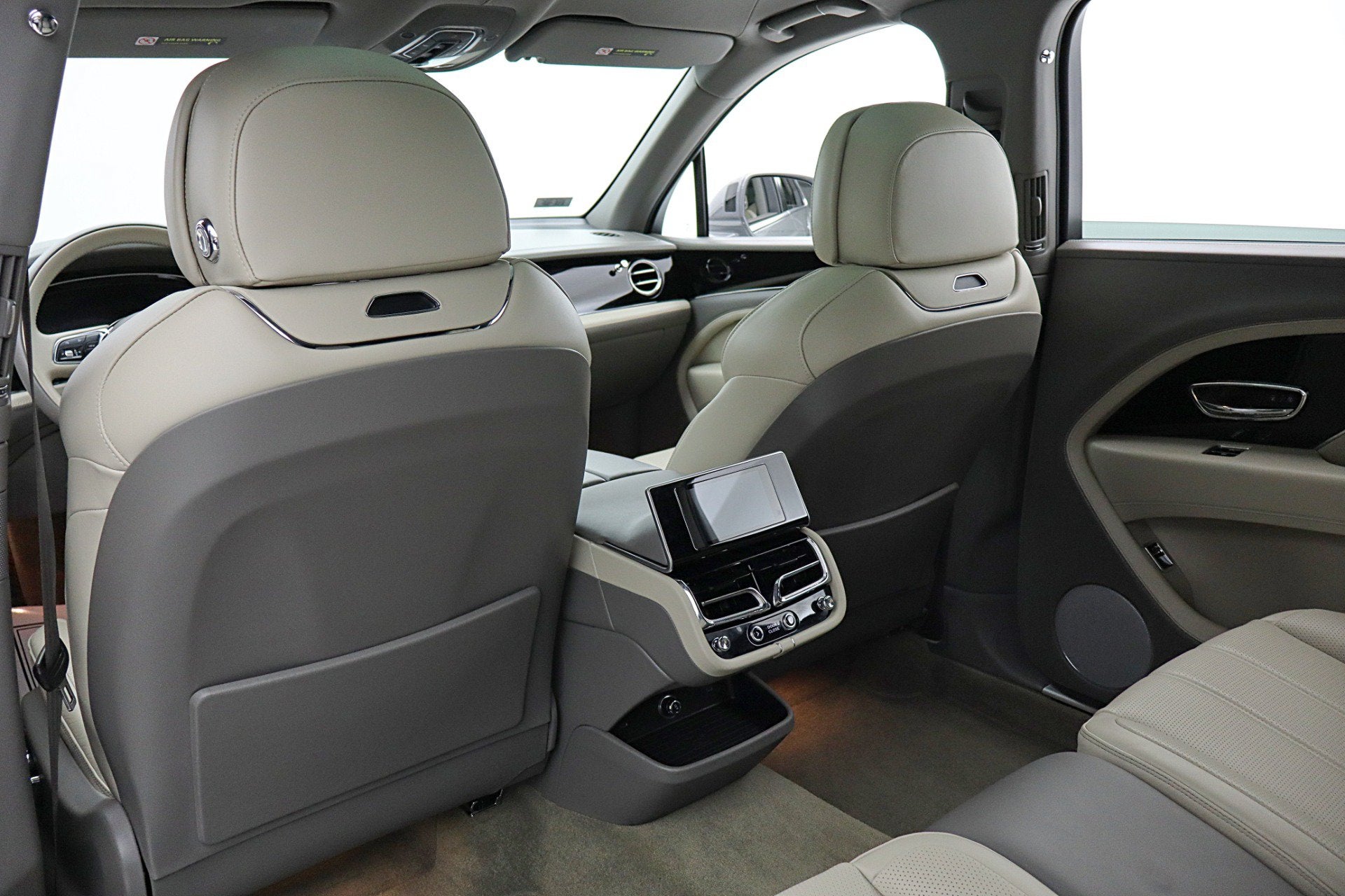 2024 Bentley Bentayga EWB V8/LEASE OPTIONS AVAILABLE