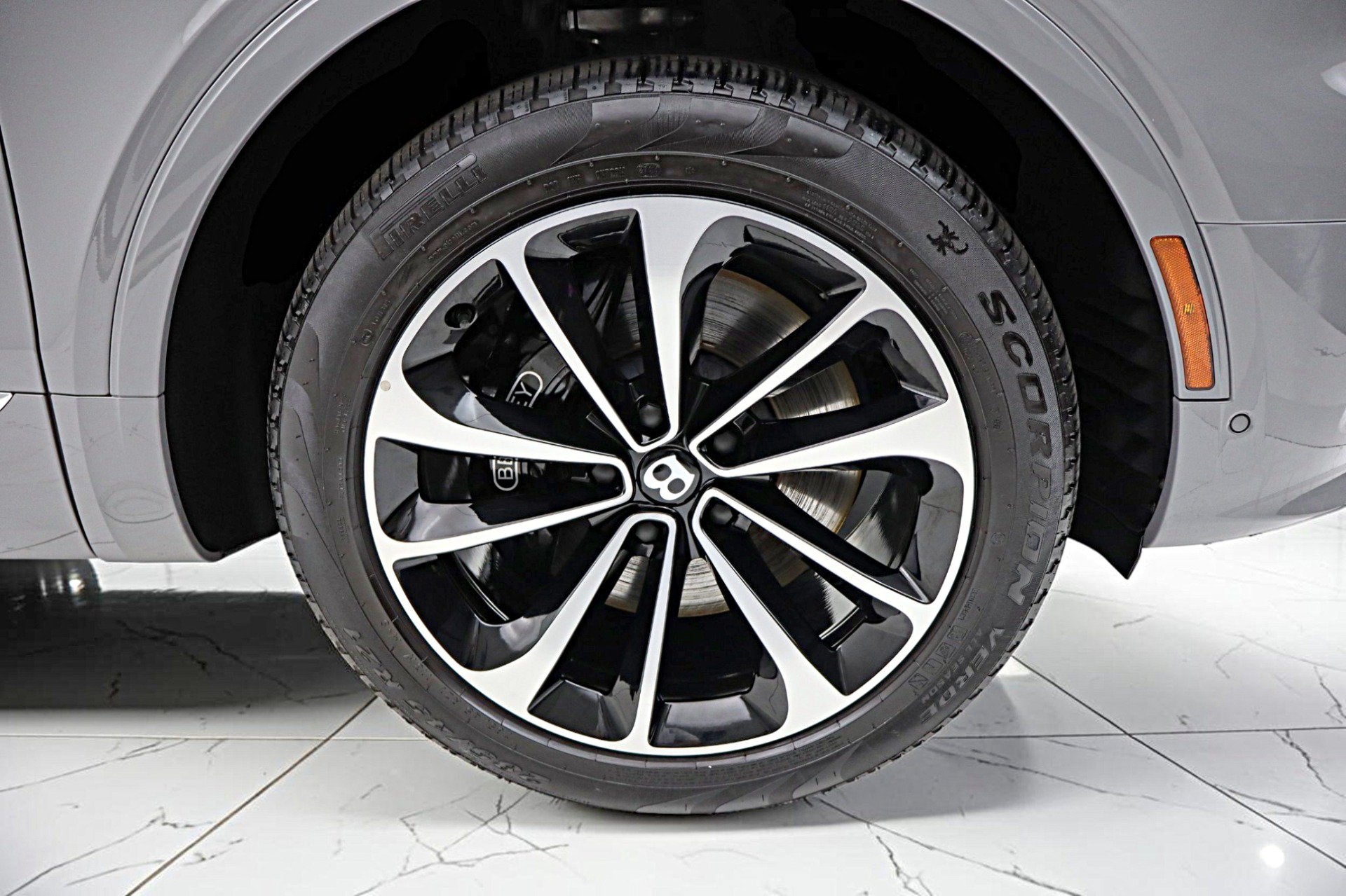 2024 Bentley Bentayga EWB V8/LEASE OPTIONS AVAILABLE