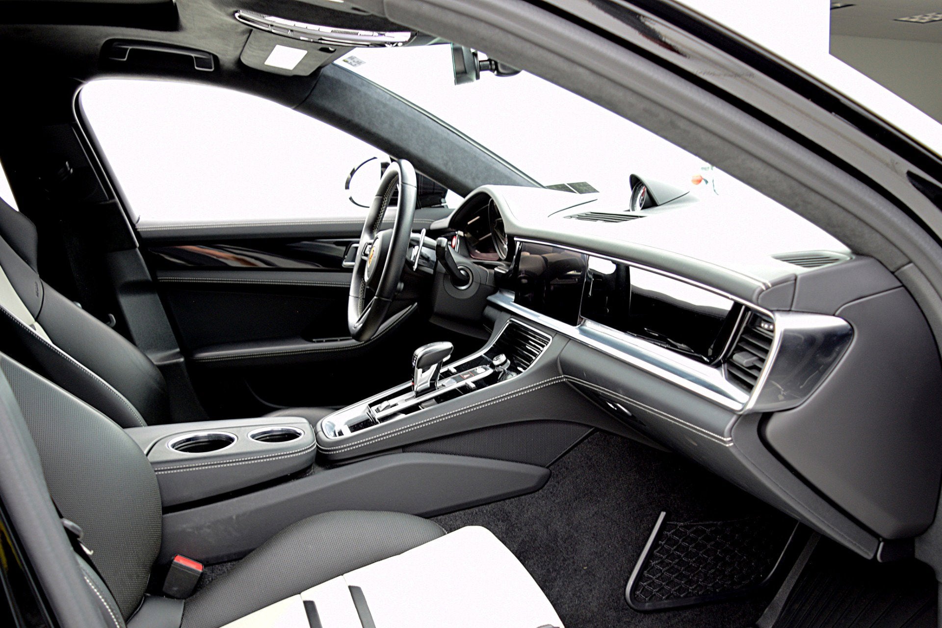 2023 Porsche Panamera GTS