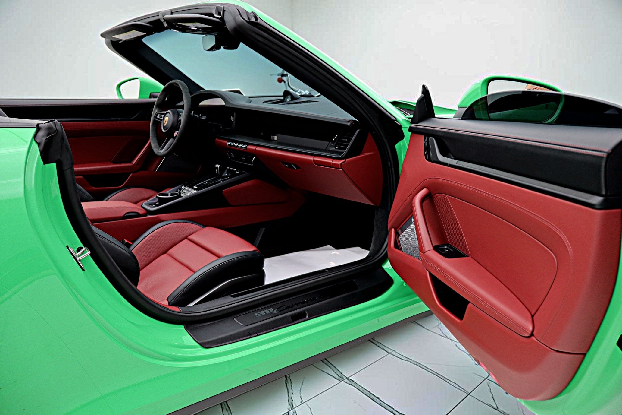 2025 Porsche 911 Carrera GTS T-Hybrid