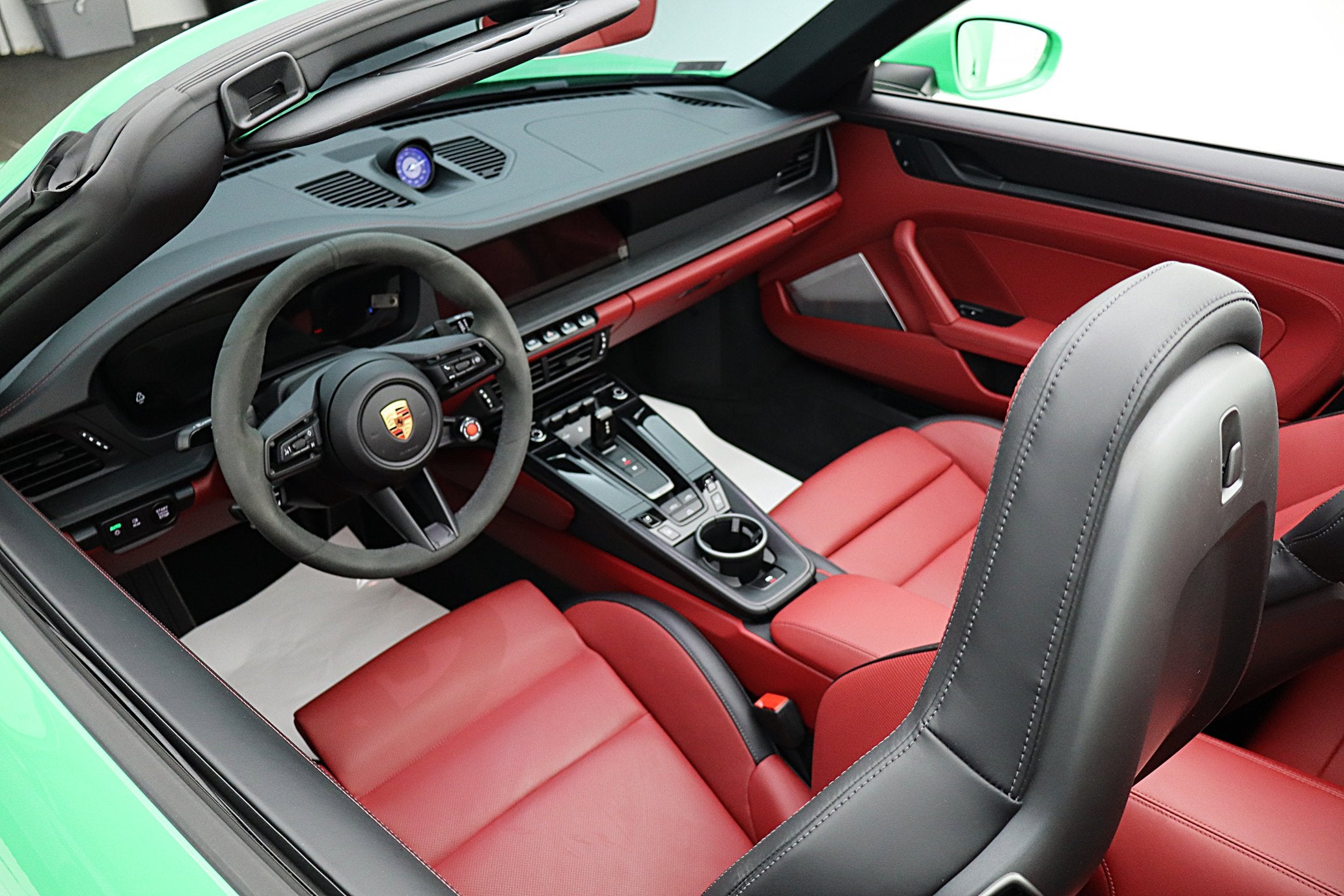 2025 Porsche 911 Carrera GTS T-Hybrid