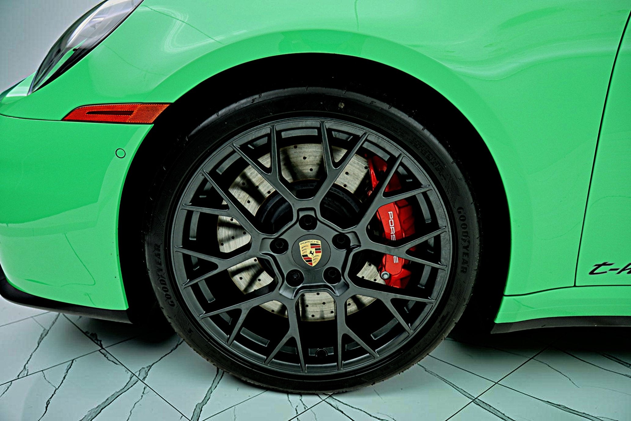 2025 Porsche 911 Carrera GTS T-Hybrid