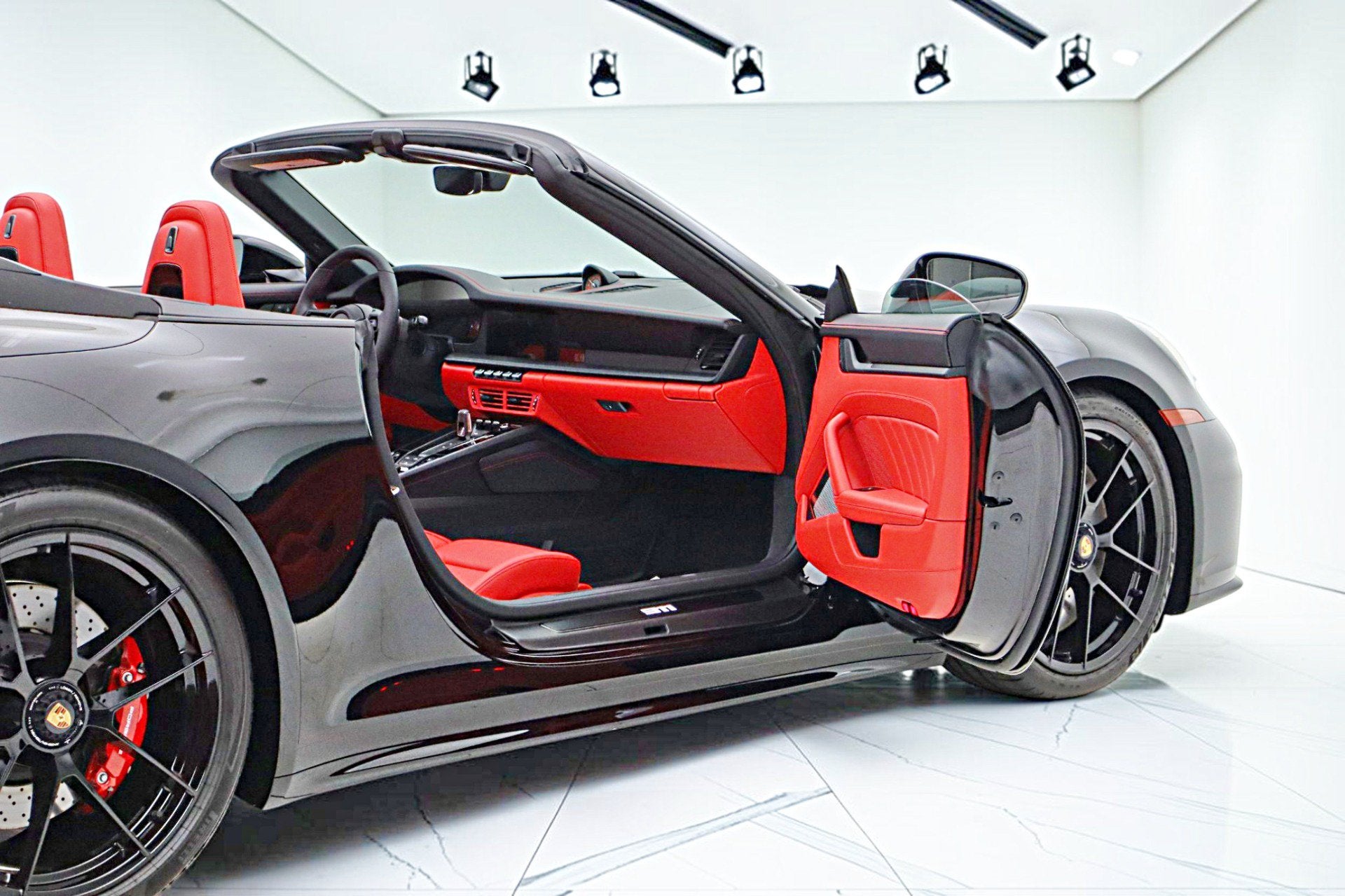 2026 Porsche 911 Carrera 4 GTS T-Hybrid Cabriolet