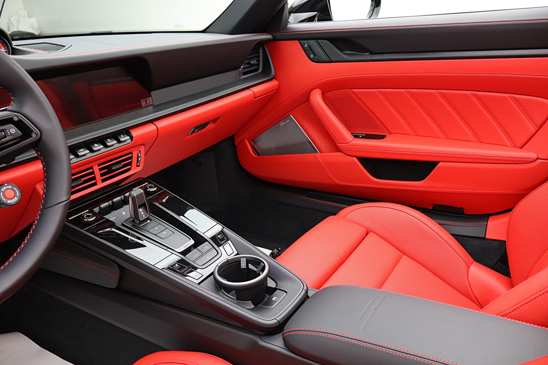 2026 Porsche 911 Carrera 4 GTS T-Hybrid Cabriolet