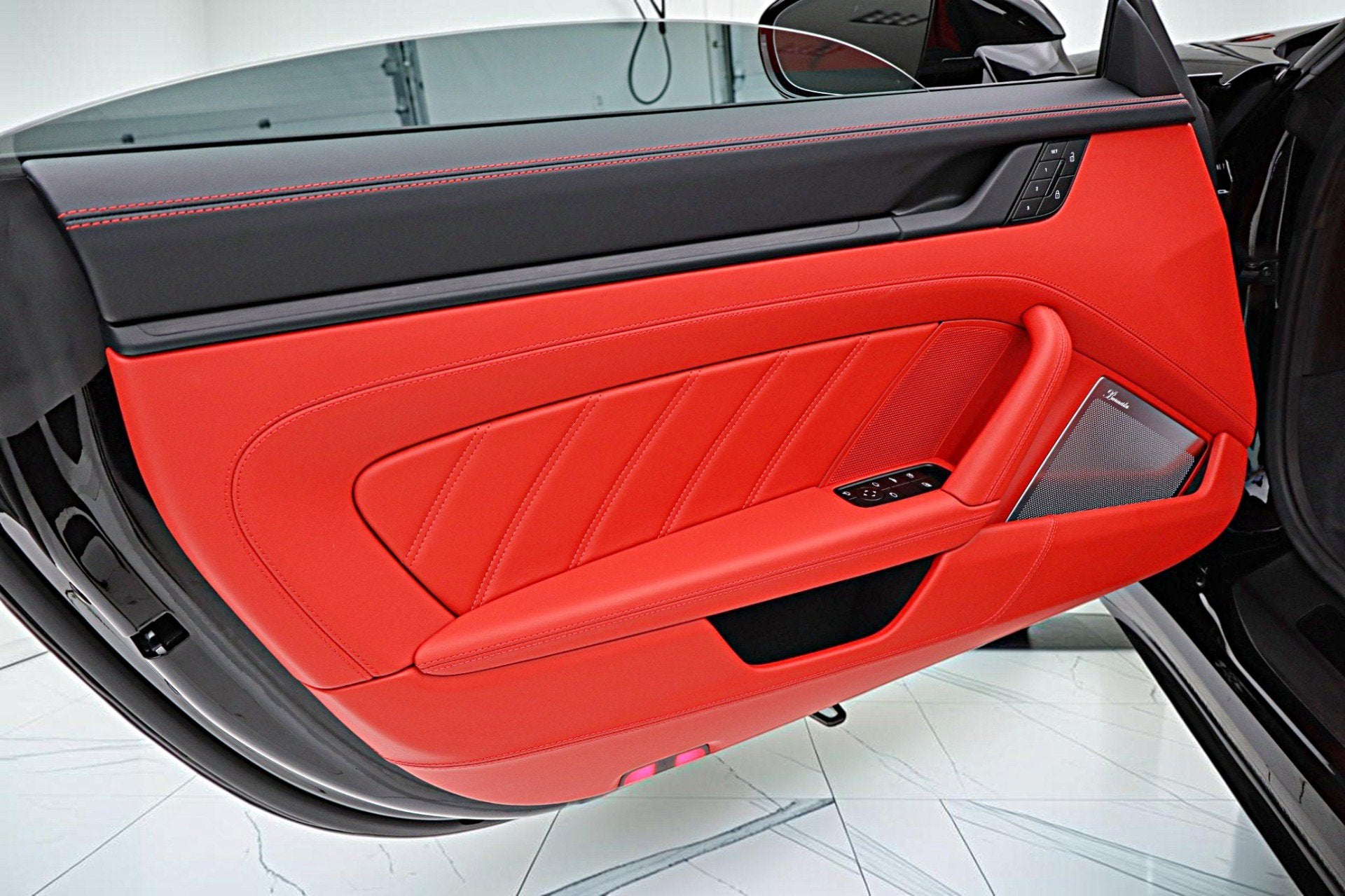2026 Porsche 911 Carrera 4 GTS T-Hybrid Cabriolet