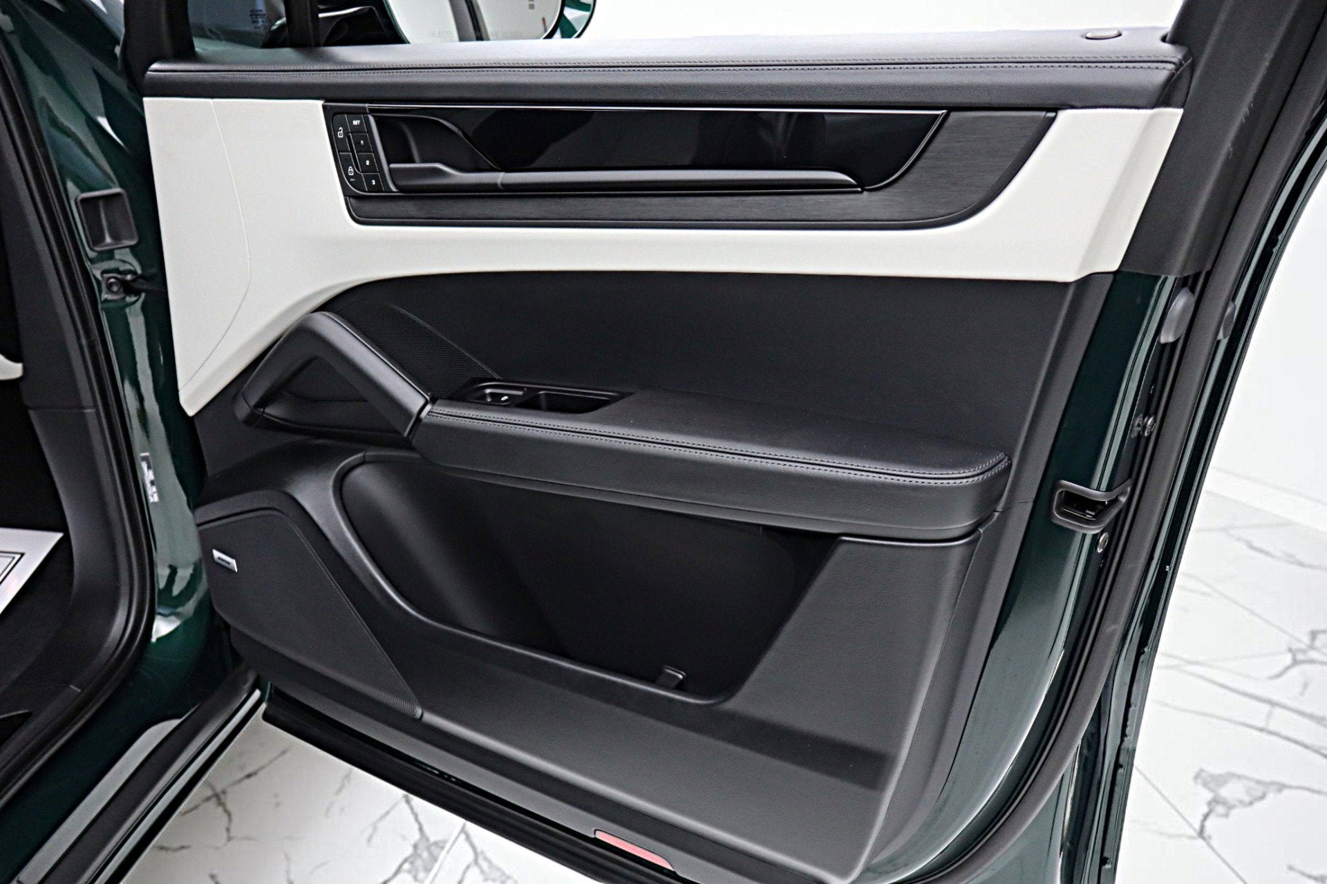 2025 Porsche Cayenne GTS Coupe AWD