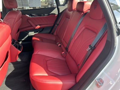 2023 Maserati Quattroporte Modena Q4