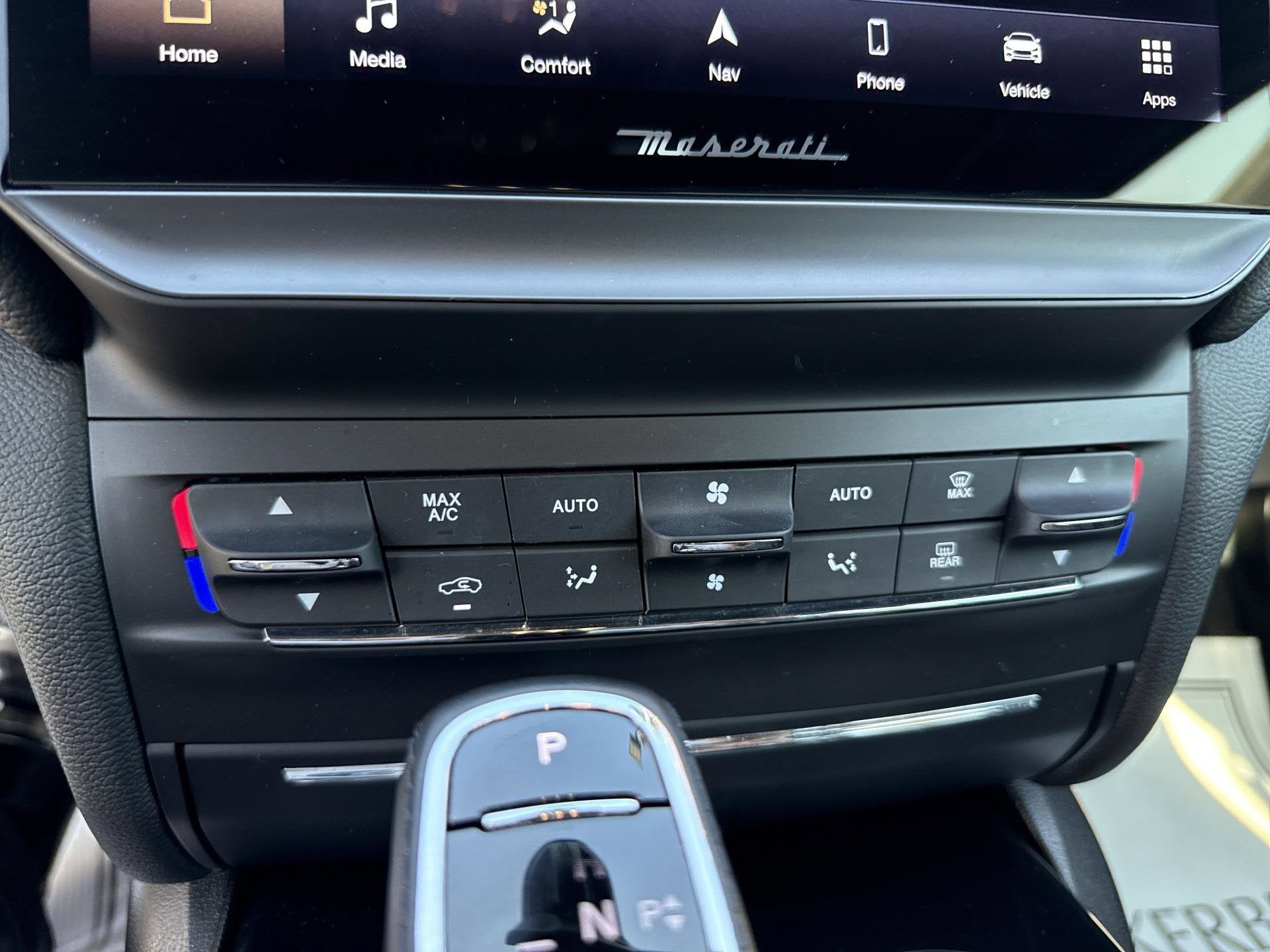 2022 Maserati Ghibli Modena Q4