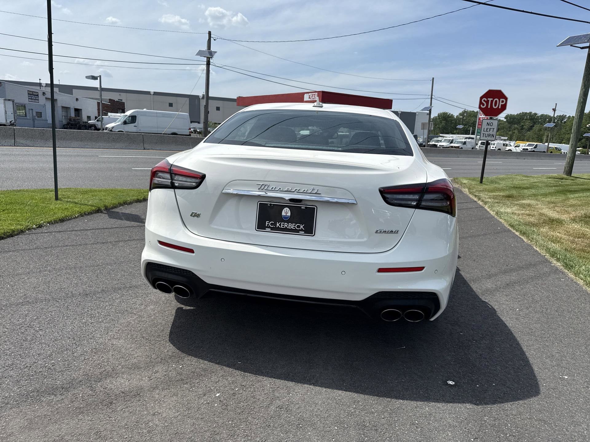 2022 Maserati Ghibli Modena Q4