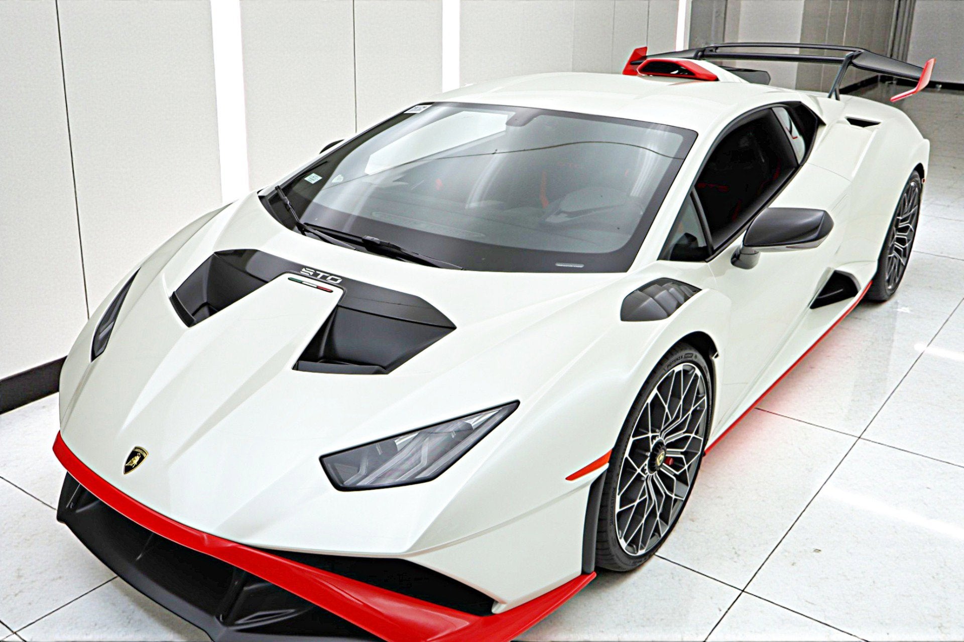 2024 Lamborghini Huracan STO