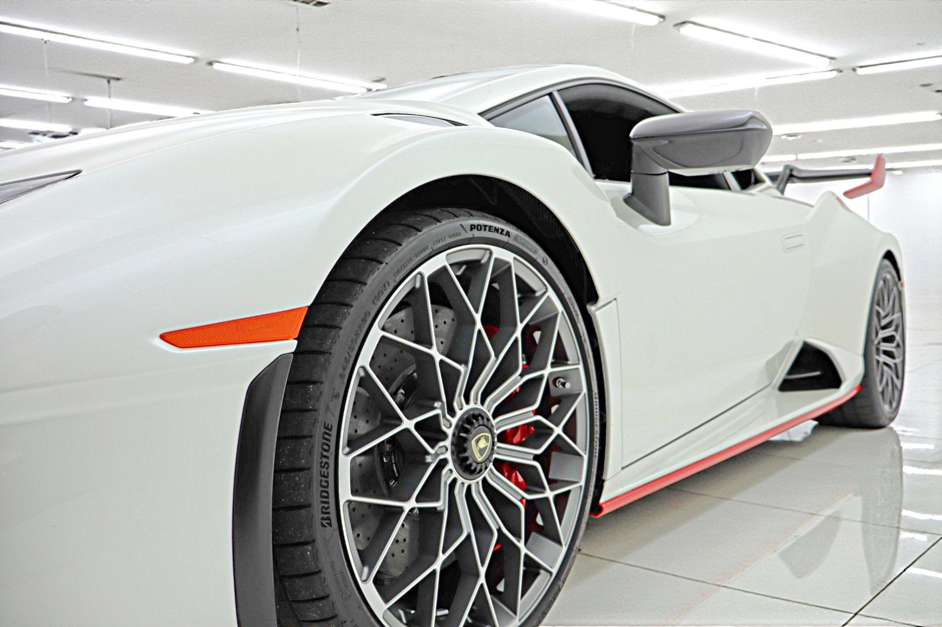 2024 Lamborghini Huracan STO