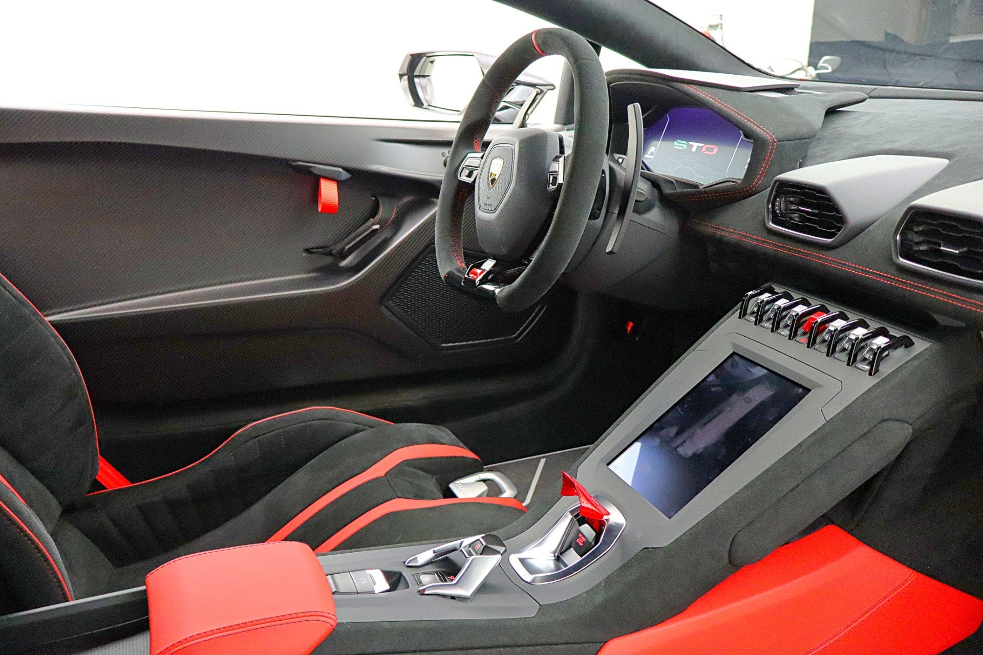 2024 Lamborghini Huracan STO