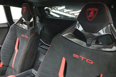 2024 Lamborghini Huracan STO