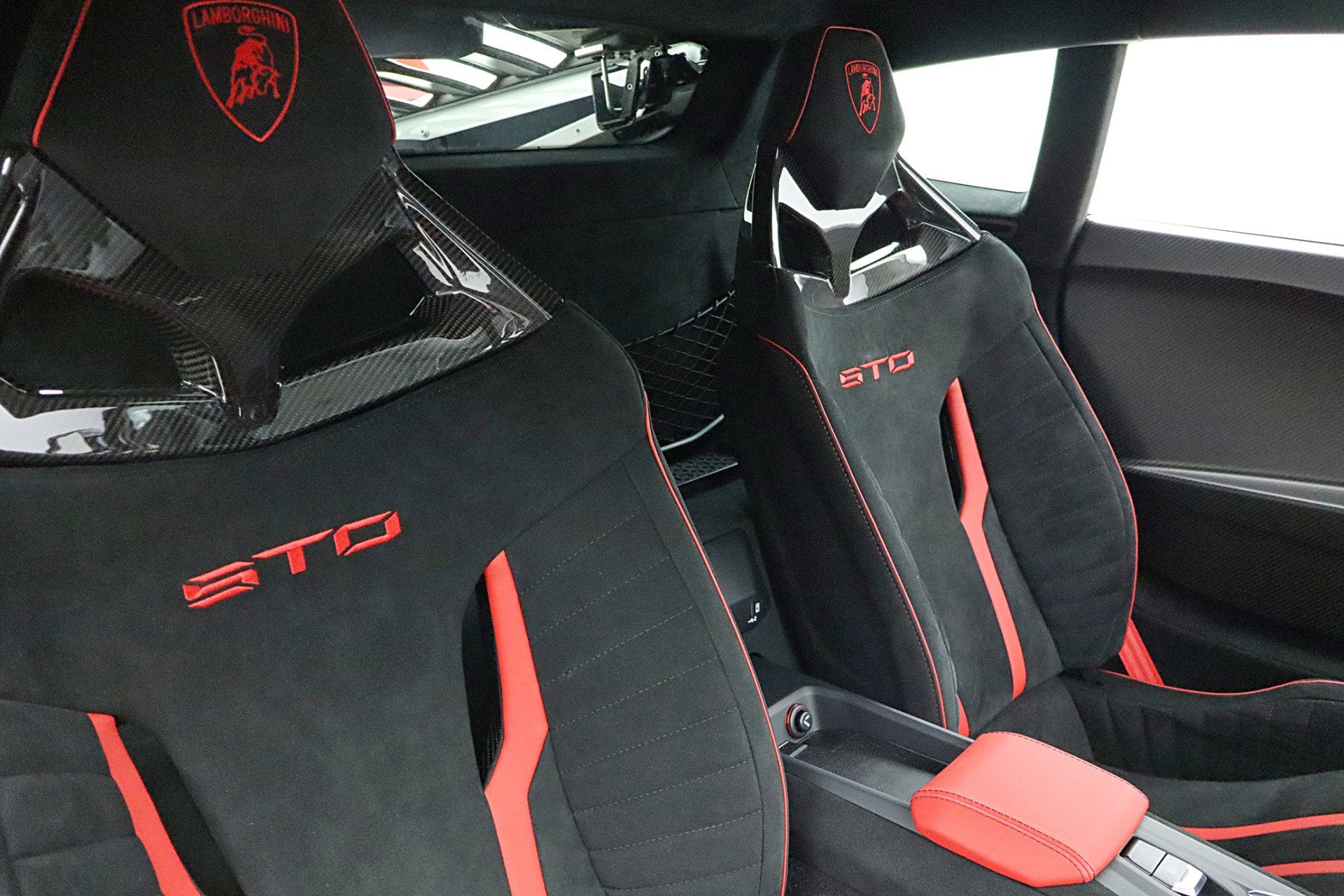 2024 Lamborghini Huracan STO