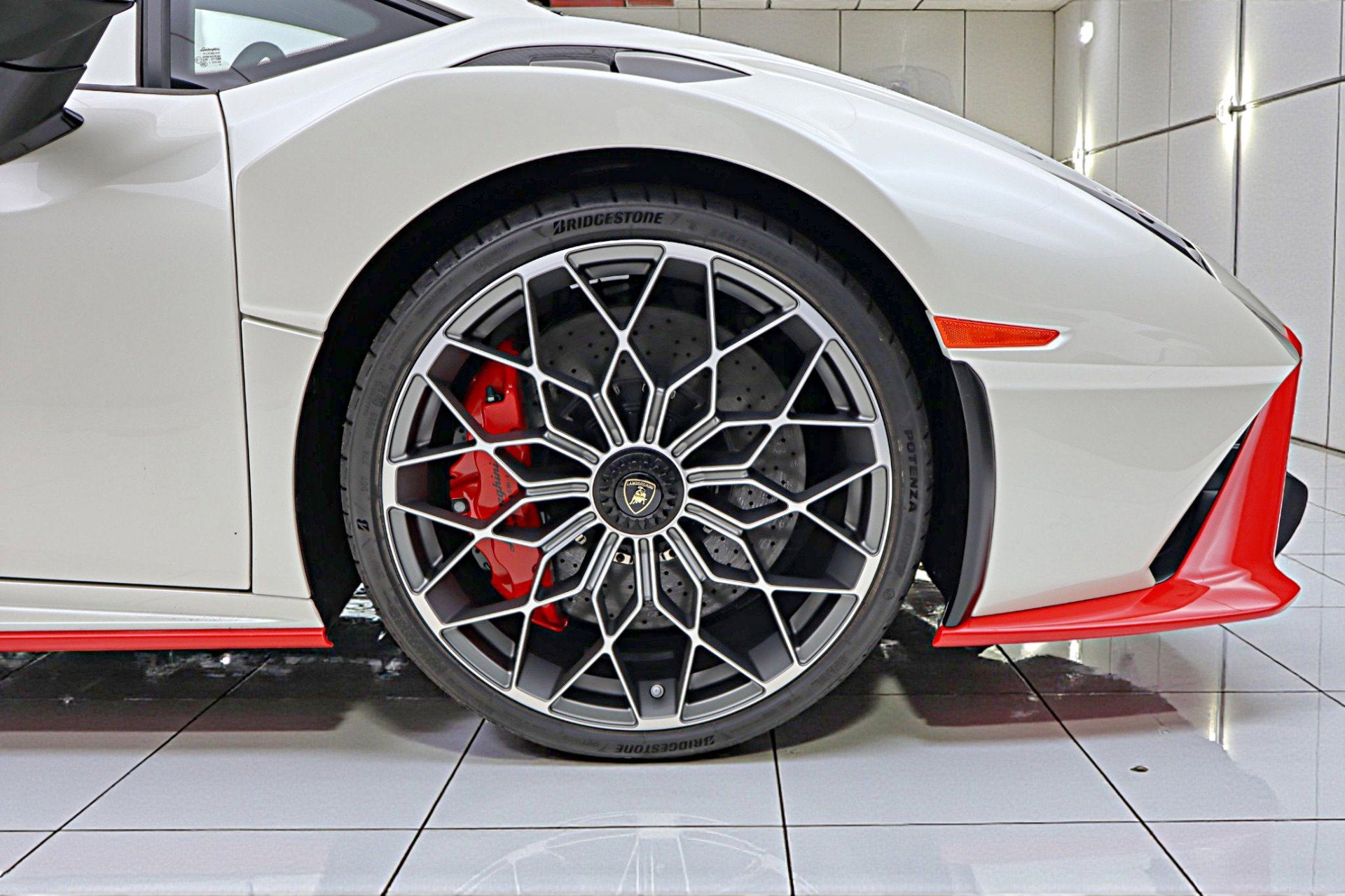 2024 Lamborghini Huracan STO