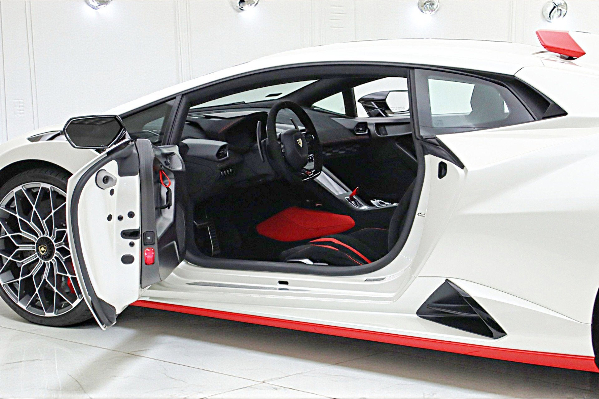 2024 Lamborghini Huracan STO