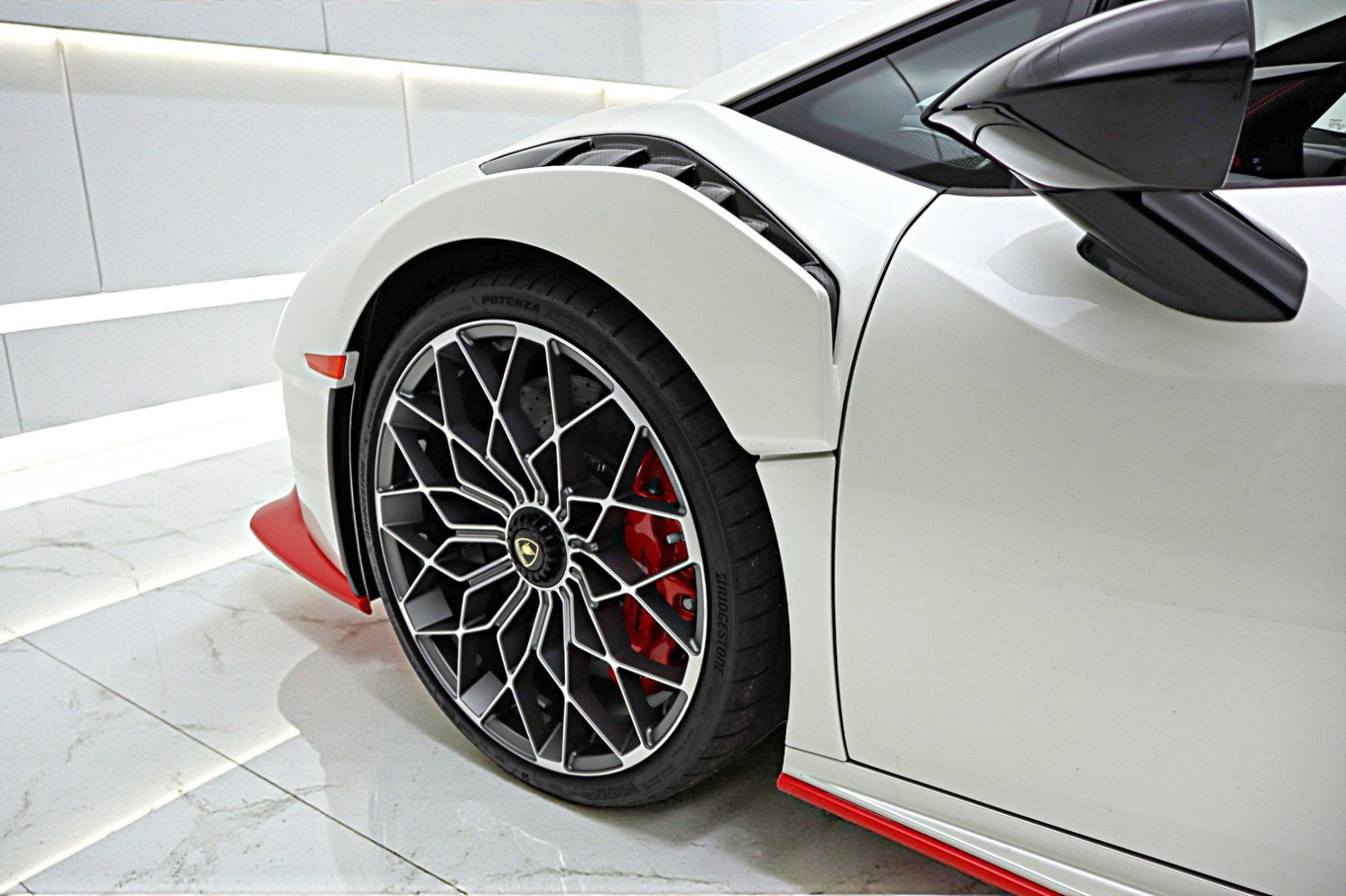 2024 Lamborghini Huracan STO