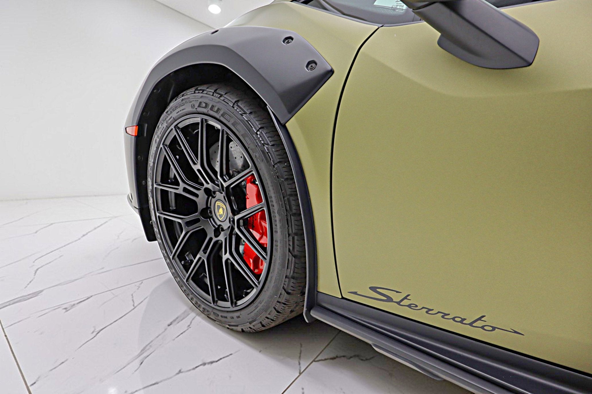 2023 Lamborghini Huracan Sterrato/SELEZIONE PRE-OWNED CERTIFIED