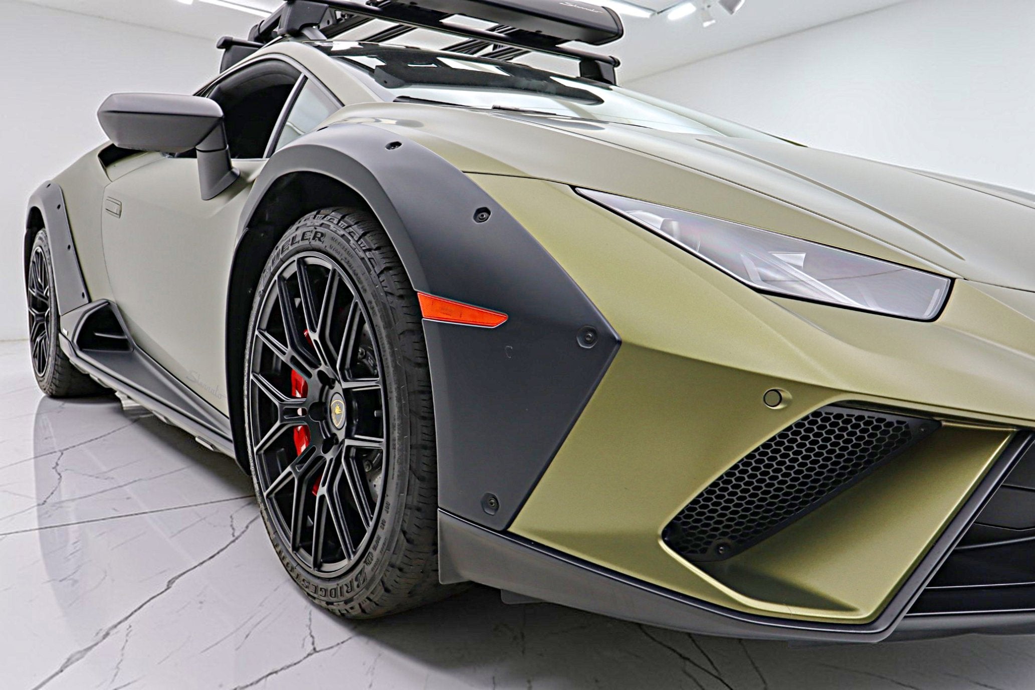 2023 Lamborghini Huracan Sterrato/SELEZIONE PRE-OWNED CERTIFIED