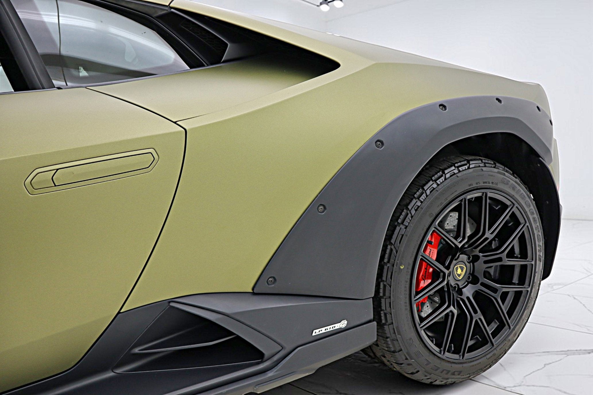 2023 Lamborghini Huracan Sterrato/SELEZIONE PRE-OWNED CERTIFIED