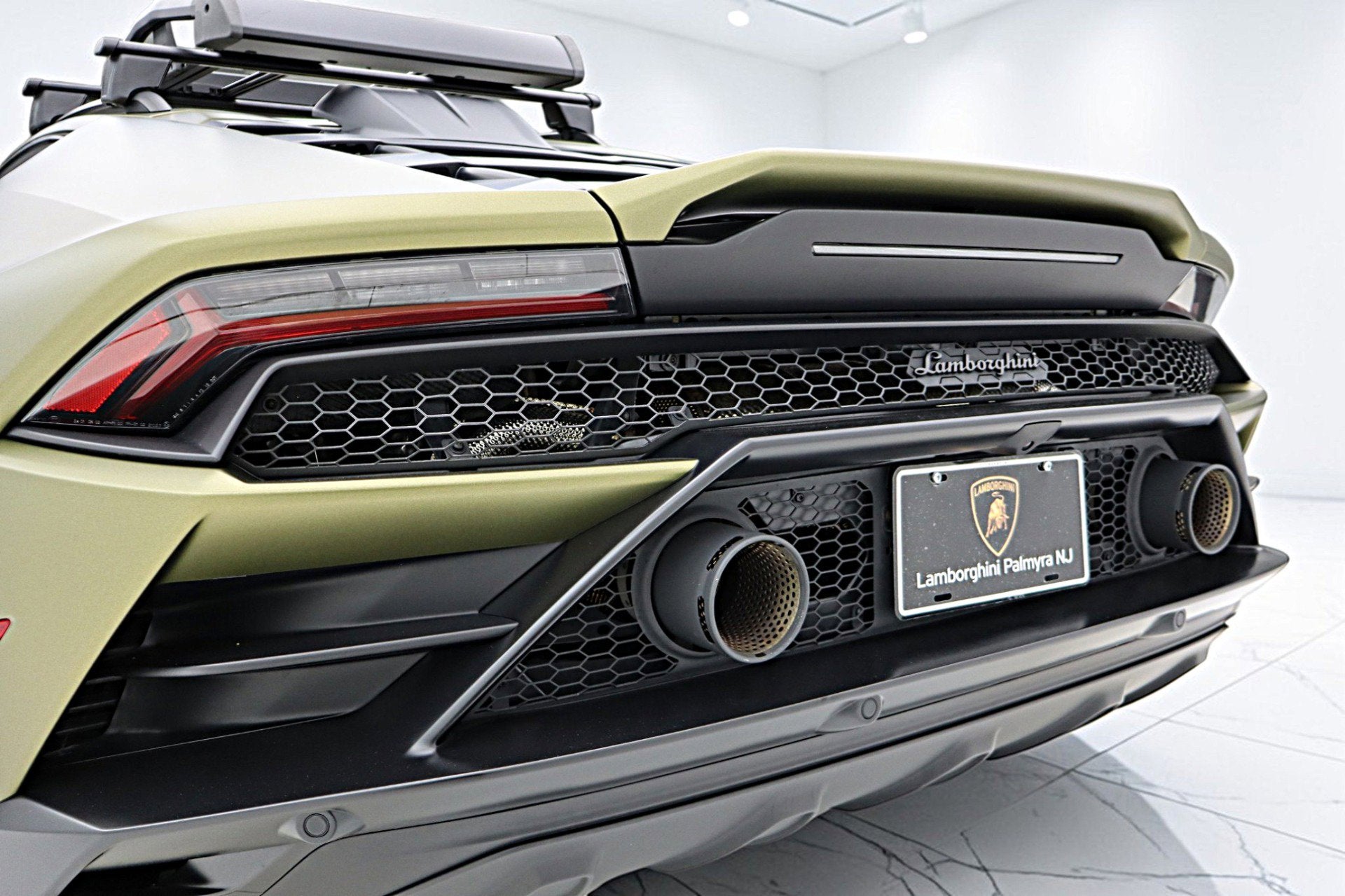 2023 Lamborghini Huracan Sterrato/SELEZIONE PRE-OWNED CERTIFIED