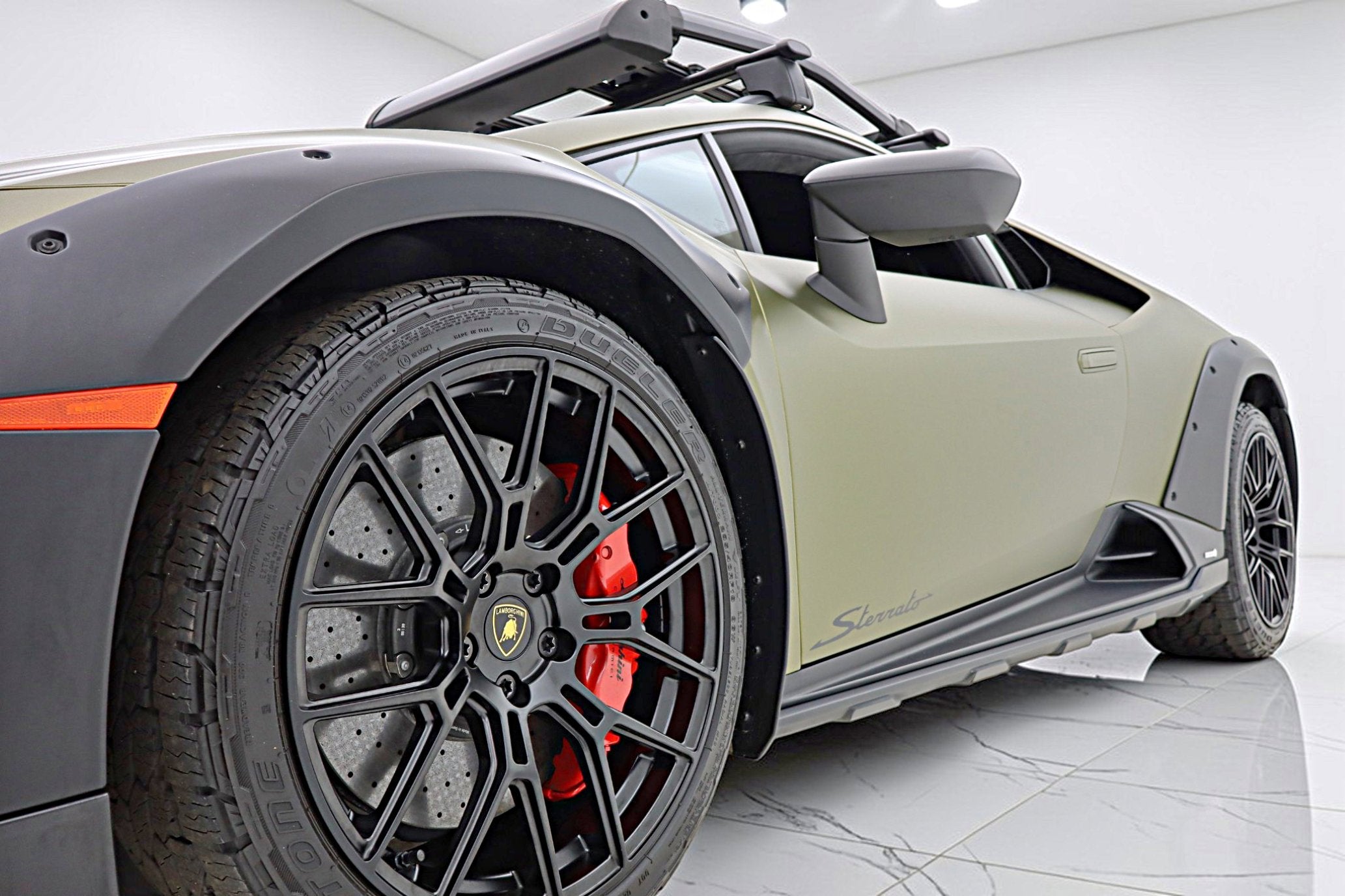 2023 Lamborghini Huracan Sterrato/SELEZIONE PRE-OWNED CERTIFIED