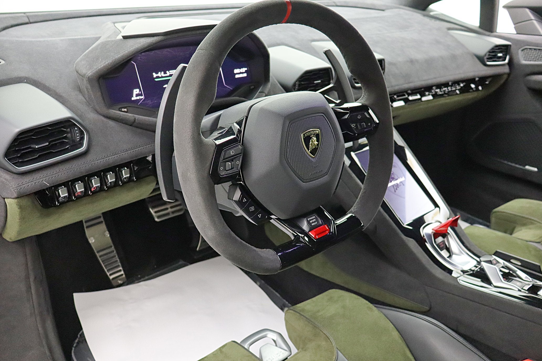 2023 Lamborghini Huracan Sterrato/SELEZIONE PRE-OWNED CERTIFIED