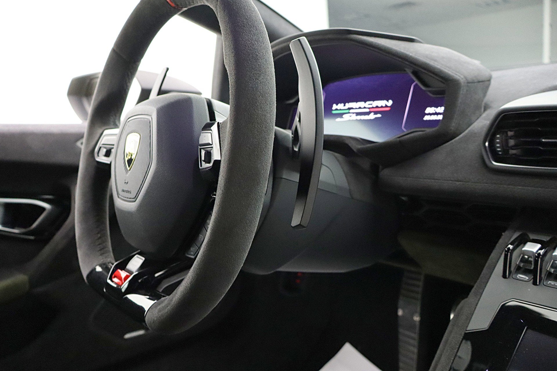 2023 Lamborghini Huracan Sterrato/SELEZIONE PRE-OWNED CERTIFIED
