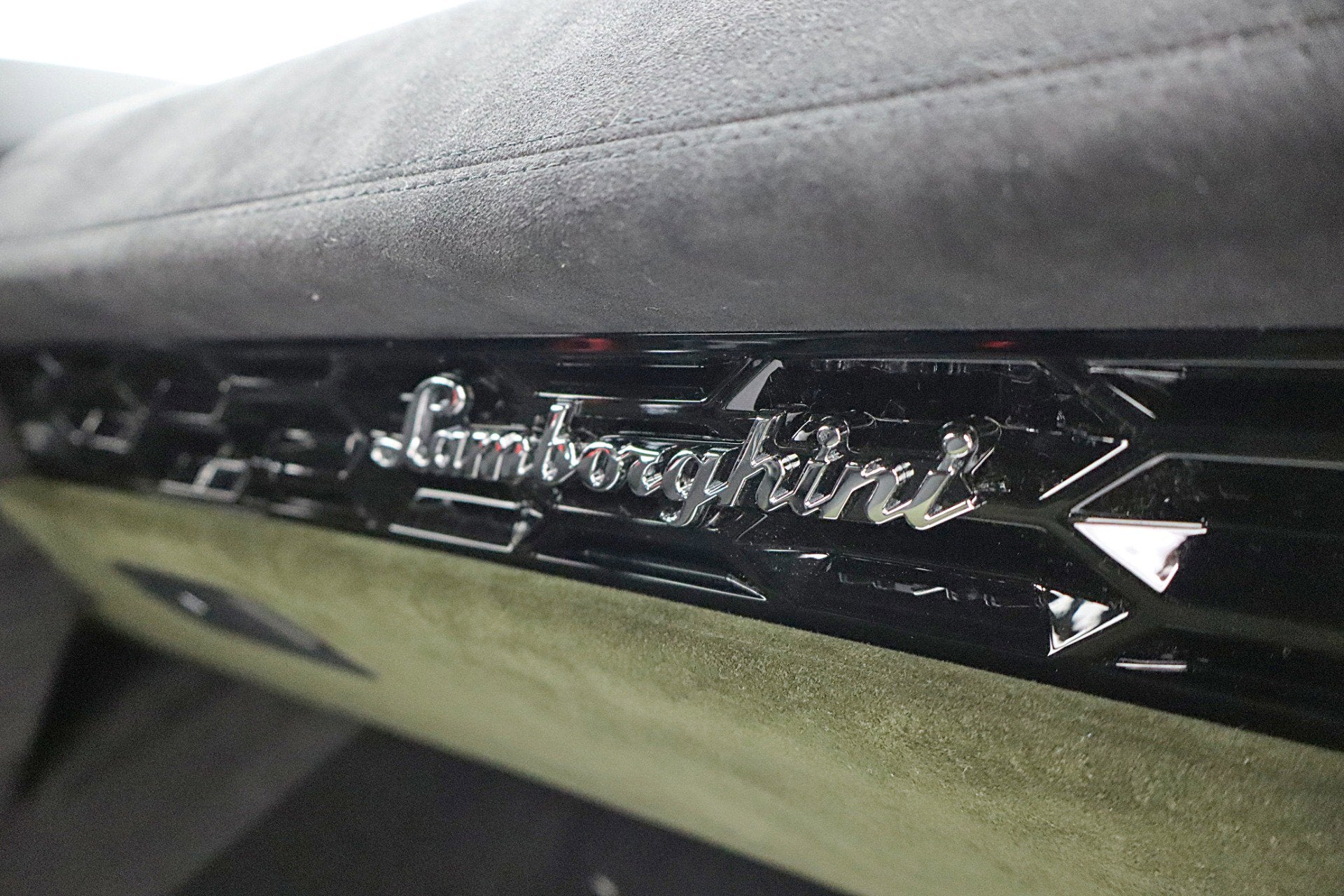 2023 Lamborghini Huracan Sterrato/SELEZIONE PRE-OWNED CERTIFIED